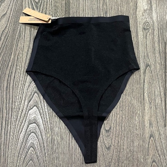 NWT Skims Shapewear Seamless Sculpt High-Waisted Thong Stretch Onyx Size Small - Picture 6 of 6